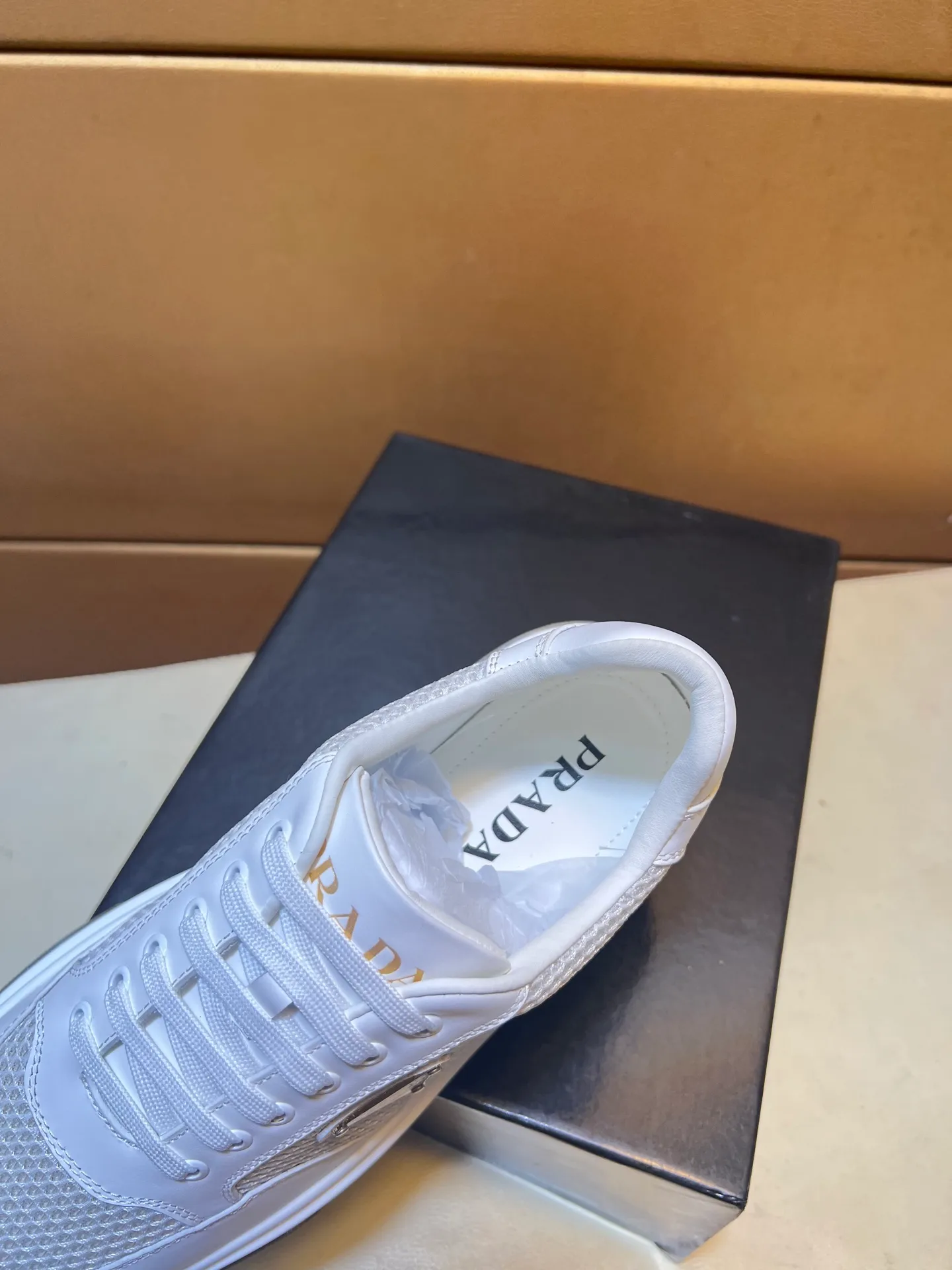 pp560💰👑👑《PRADA》【Classic Original Version】Prada: Top 🔝 Purchasing Agent 🔍🔍Sold at the latest men’s counter simultaneously, imported high-quality original version from Italy 🇮🇹: 🔝Brand silk calfskin·Shoe height, brand logo·Brand high mercerized canvas cloth·Tongue screen printing Brand logo: Prominent (high-end, extravagance, class), exquisite workmanship (imported Italian 🇮🇹 water-based mesh lining, 🐂cowhide feet), soles: original soles specially provided by the original factory, double-layer movable molding: transparent air cushion bottom, environmentally friendly, wear-resistant, ultra-light, comfortable, 🌲🌲🌲, real-life photos 🎬The real ones are more beautiful Flying code number 38-44